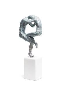 Tańczący - Waldemar Mazurek (2016), aluminium, biały grecki marmur