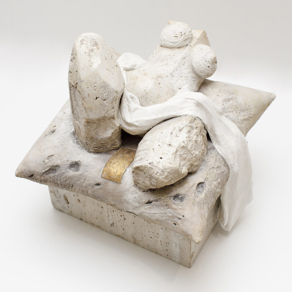 Danae - Kornel Arciszewski (2020), trawertyn, sztuczny kamień