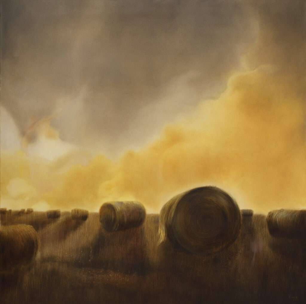 po bitwie - Jolanta Haluch - pejzaż, pole, rolki siana na polu, pochmurne niebo, pomarańczowo-żółte chmury