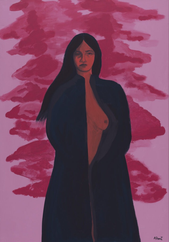 róż - Agata Burnat - akt, młoda kobieta w czarnym płaszczu, odkryta jedna pierś, w tle różowa abstrakcja