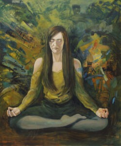 z cyklu joga 002 - Klaudia polakowska- yoga, kobieta medytuje, tło abstrakcyjne
