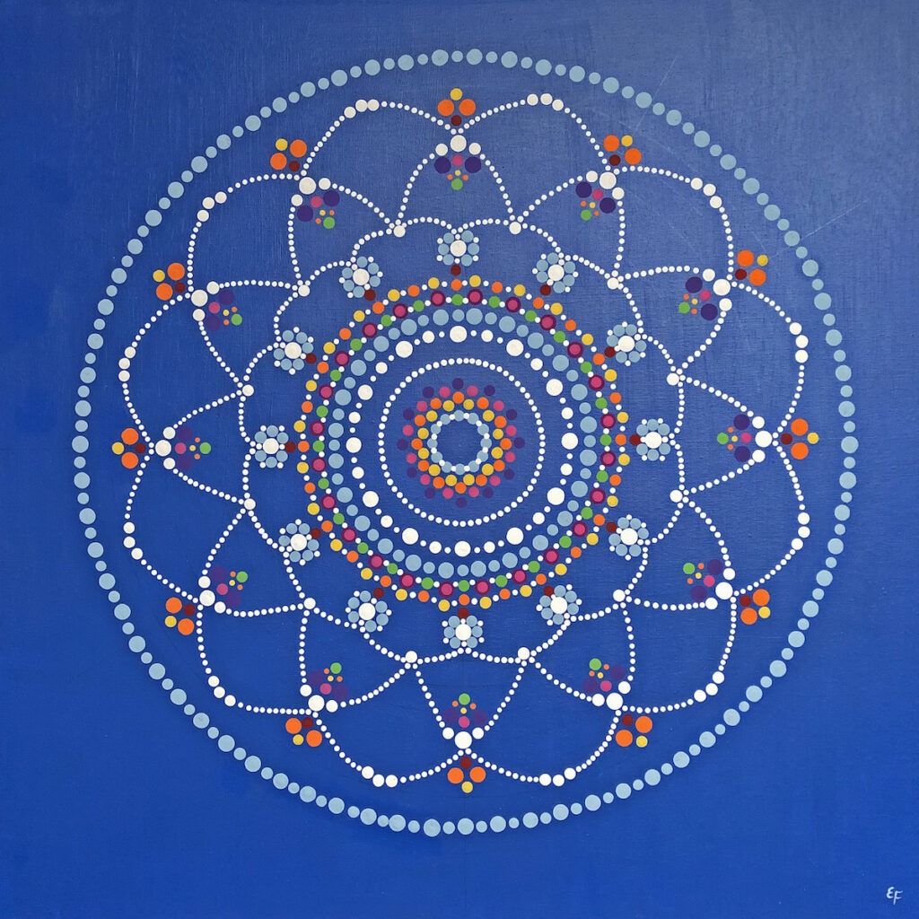 rozkwitanie - Emilia formella - symetryczna kompozycja, mandala, na niebieskim tle