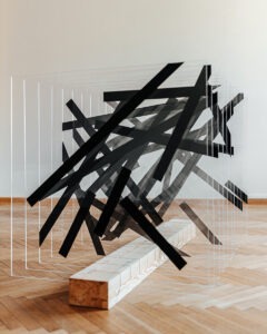 Michal Paryzski - Kreacja przestrzeni - instalacja przestrzenna z pleksi
