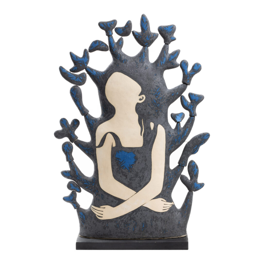 Valentina Bero - Popatrz wewnątrz, 2016 - rzeźba ceramiczna z człowiekiem i drzewem