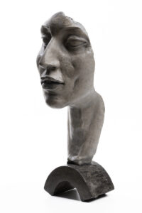 Aleksiej Wróblewski, Cień, 2022 - rzeźba z kobiecą twarzą