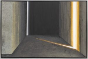 Ewa Zawadzka, Na krawędzi światła 042, 2021 - ciemny obraz z architekturą i światłem