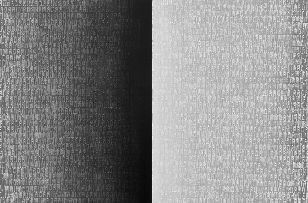 Andrzej Zujewicz Rorrim-Mirror, 2022 symetria słowa czarny biały szary litery odbicie lustrzane lustro geometria