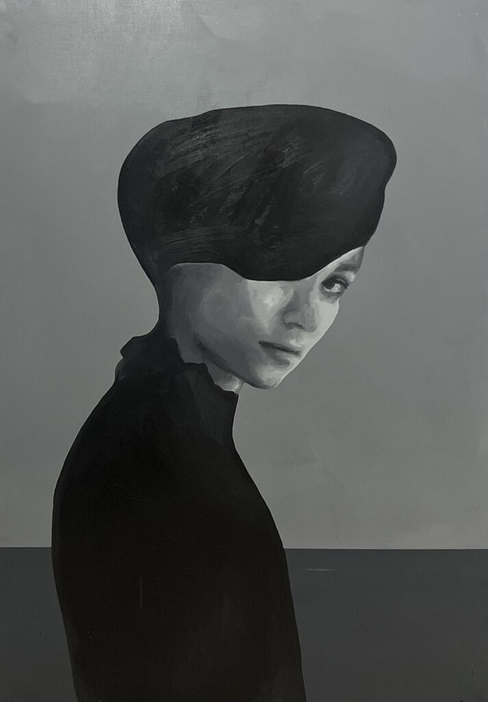 Michał Rejner, MR92-S1, 2022 – portret kobiety w czerni i bieli