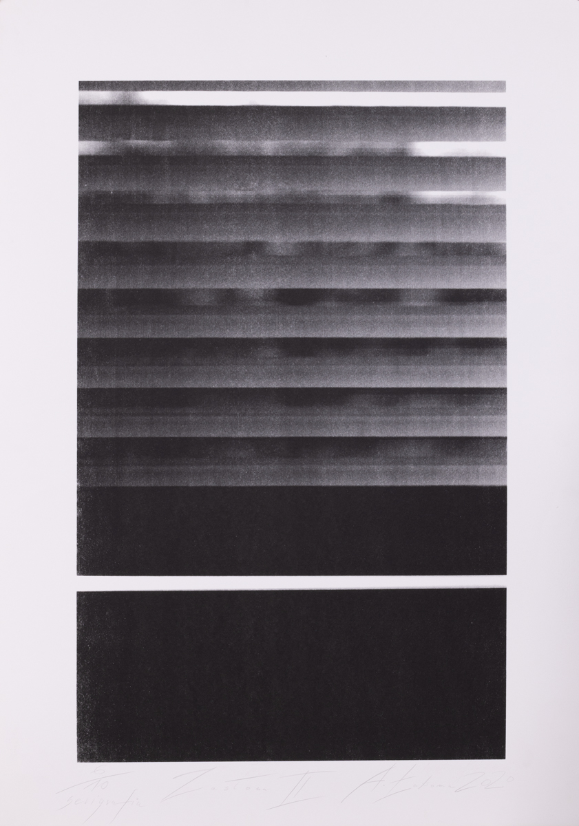 agnieszka łakoma, Zasłona II, 2020 - grafika czarno-biała z żaluzją