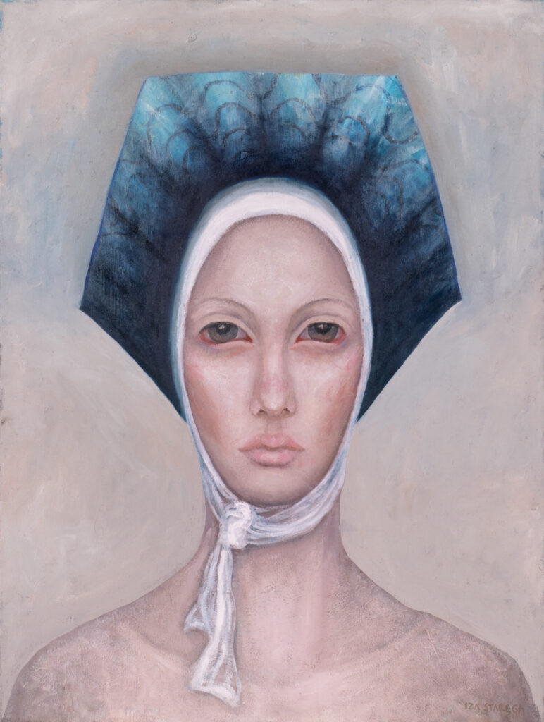 Iza Staręga z cyklu Kobiety w chustach, 2022 portret sztuka współczesna kobieta akt twarz smutna pastelowe kolory różowy szary beżowy obraz niebieska czapka