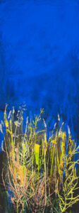 Agata Rościecha, Trawy 2, 2021 - pejzaż z trawami w intensywnym błękicie