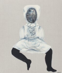 Magdalena Cybulska, Lalka 12 z cyklu Lalki, 2021 - obraz z postacią lalki na jasnym tle