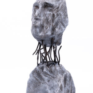 Krzysztof Śliwka, Ruin 1, 2023 - rzeźba w szarościach z twarzą ludzką