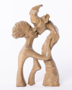 Krzysztof Śliwka Pożegnanie, 2023 rzeźba z drewna pocałunek postacie figuracja