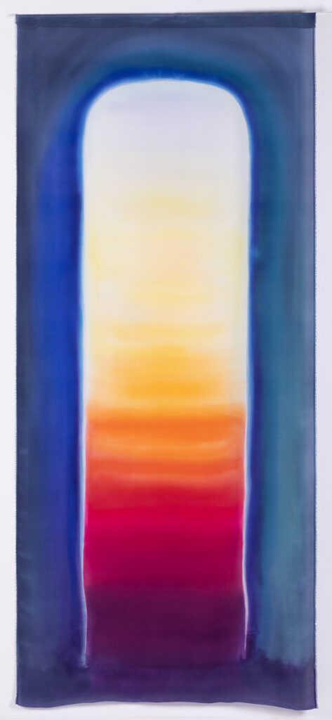 Alina Bloch, Genesis – oranż brama, 2011 -jedwab, abstrakcja, błękit, czerwień, żółty