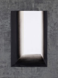 Ewa Zawadzka, Desiderate 0001, 2023 – pionowy obraz, abstrakcja, biel, czerń, brąz