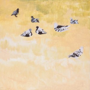 Hanna Kur, Zebranie tygrysich gołębi, 2023 - jasny obraz, gołębie na żółtym tle